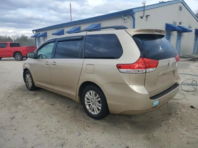 2012 TOYOTA SIENNA XLE  