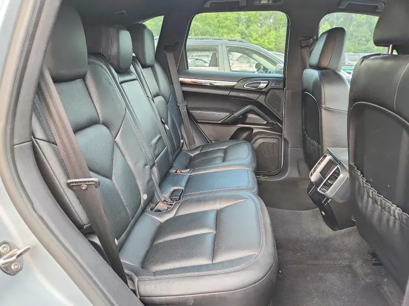 2016 PORSCHE CAYENNE   