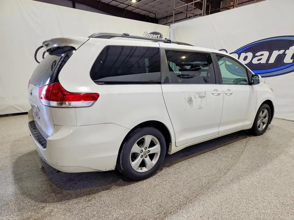 2012 TOYOTA SIENNA LE  