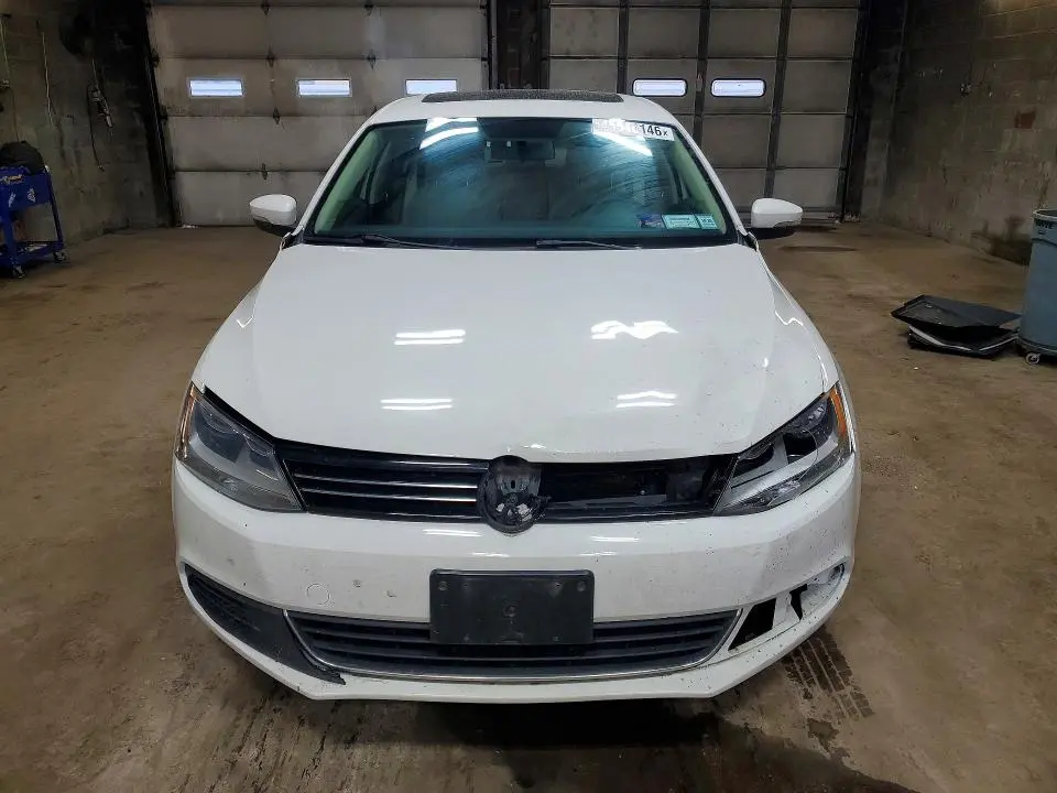 2013 VOLKSWAGEN JETTA SE  