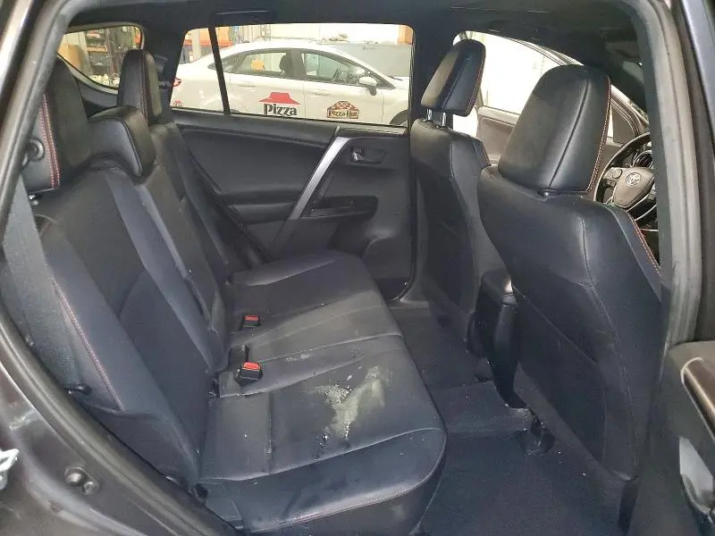 2018 TOYOTA RAV4 SE  