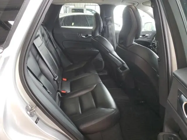 2019 VOLVO XC60 T6 MOMENTUM  