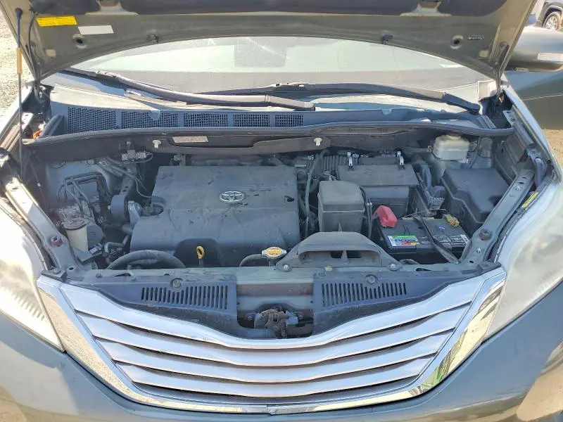 2013 TOYOTA SIENNA LIMITED 7-PASSENGER  