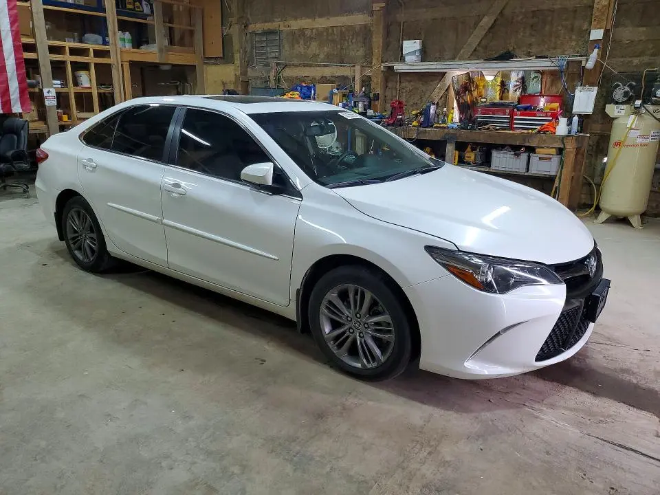 2015 TOYOTA CAMRY SE  