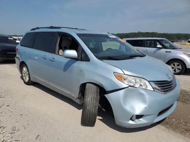 2016 TOYOTA SIENNA XLE  