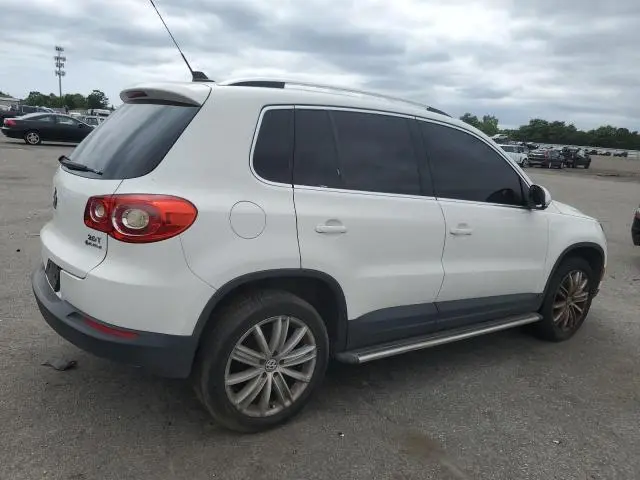 2011 VOLKSWAGEN TIGUAN S  