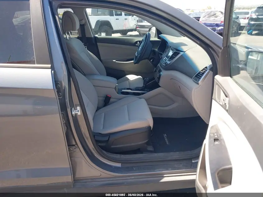 2018 HYUNDAI TUCSON SE