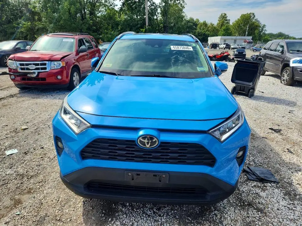 2019 TOYOTA RAV4 XLE  