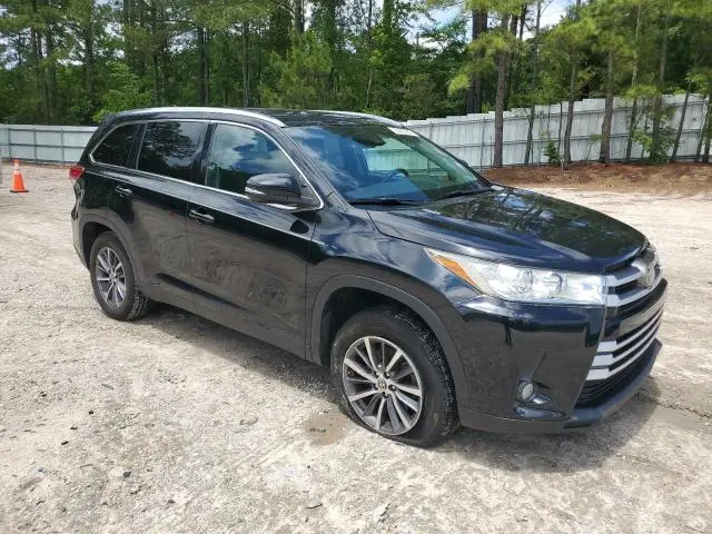 2019 TOYOTA HIGHLANDER SE  