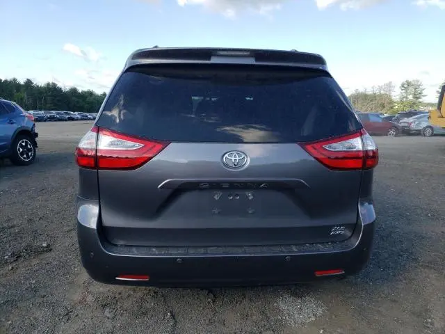2017 TOYOTA SIENNA XLE