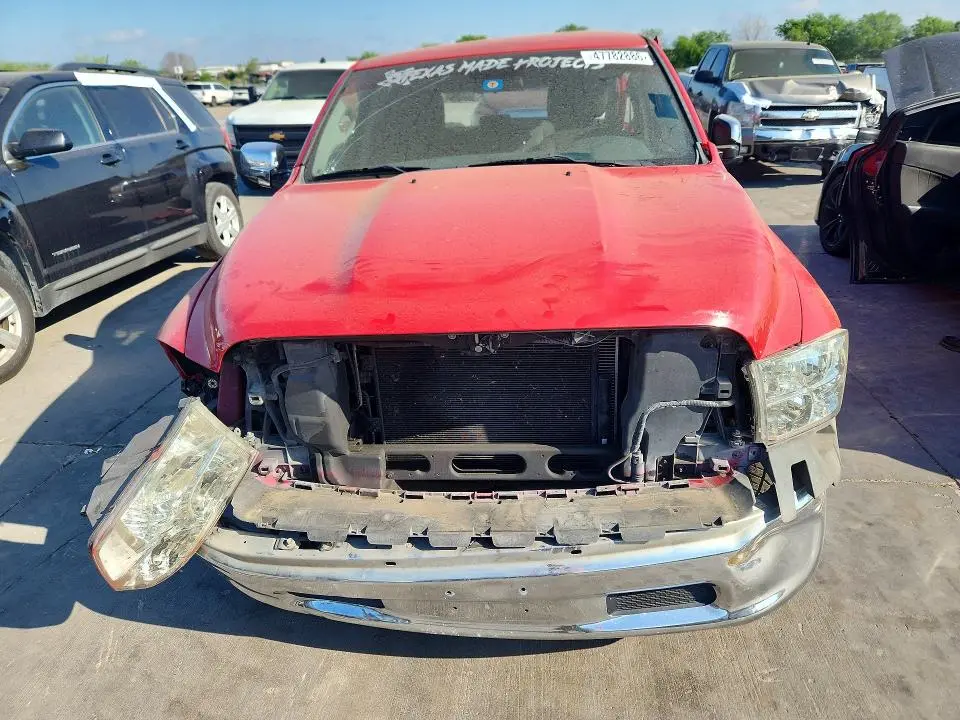 2013 RAM 1500 SLT  