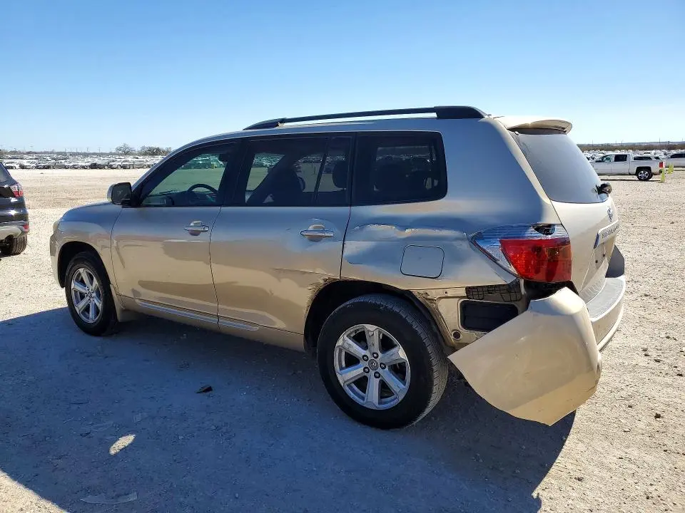 2010 TOYOTA HIGHLANDER SE  
