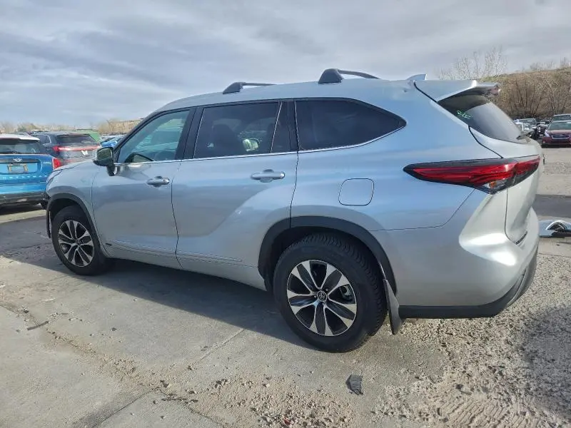 2022 TOYOTA HIGHLANDER HYBRID XLE  