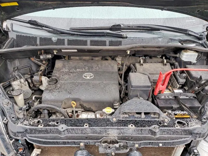 2011 TOYOTA SIENNA SE 8-PASSENGER  