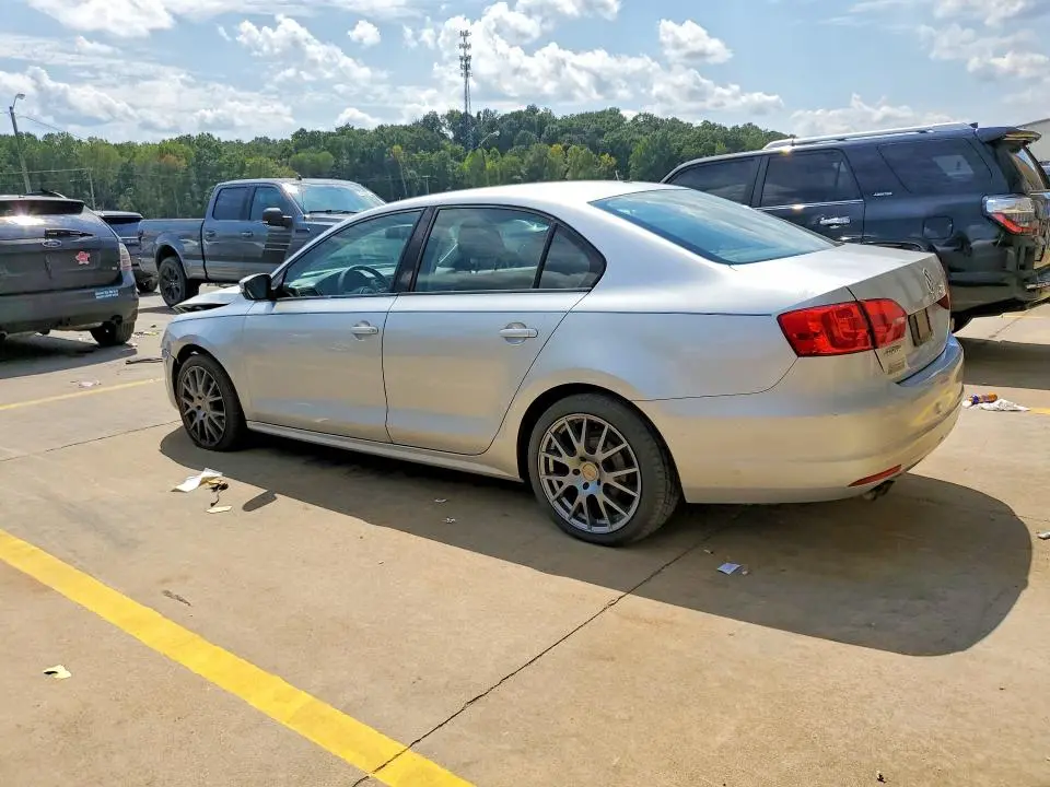 2011 VOLKSWAGEN JETTA SE  