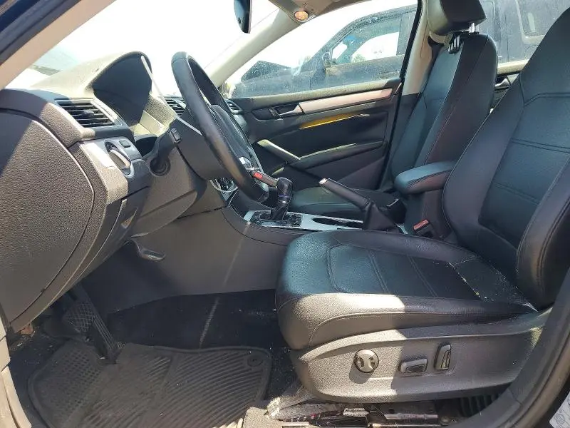 2013 VOLKSWAGEN PASSAT SE  