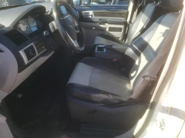 2010 CHRYSLER TOWN & COUNTRY TOURING  