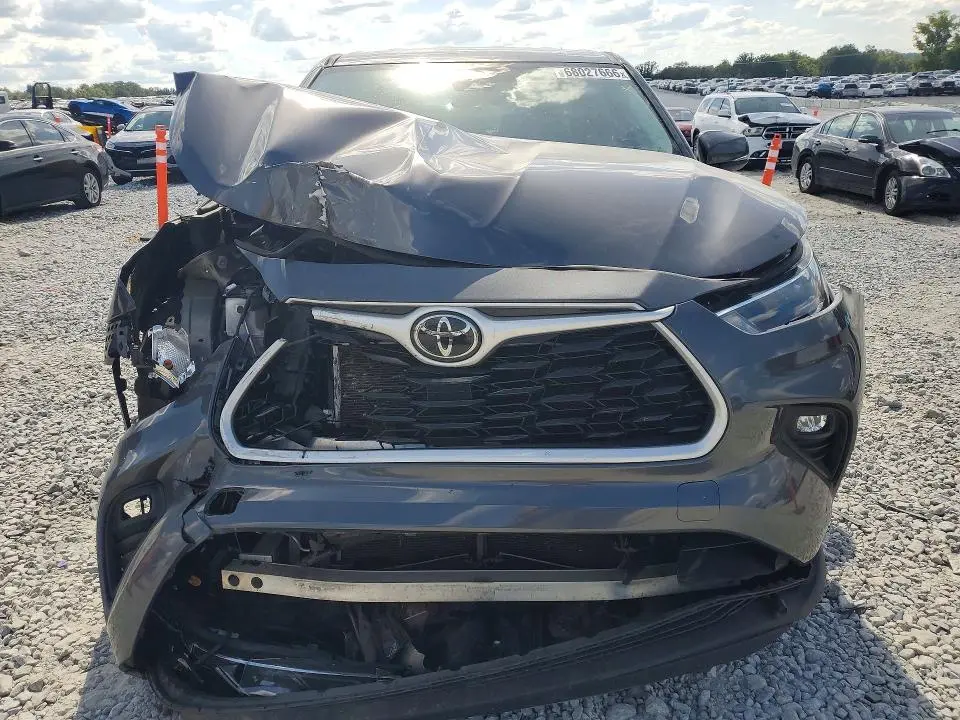 2022 TOYOTA HIGHLANDER LE  