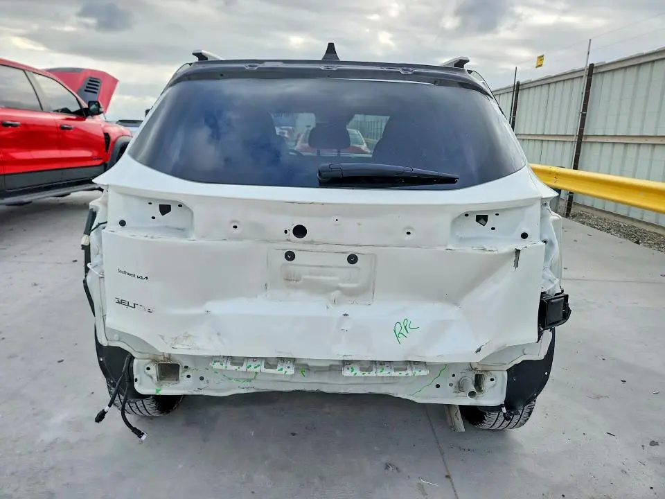 2025 KIA SELTOS S  