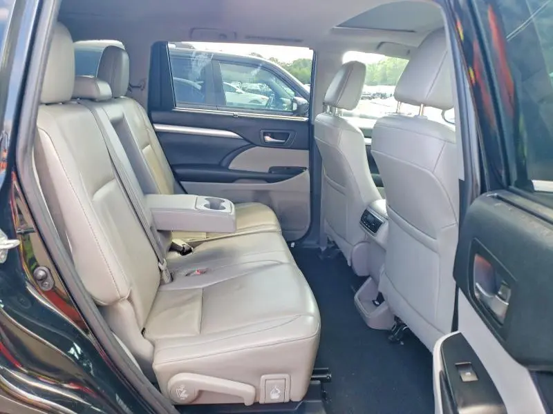 2019 TOYOTA HIGHLANDER XLE  