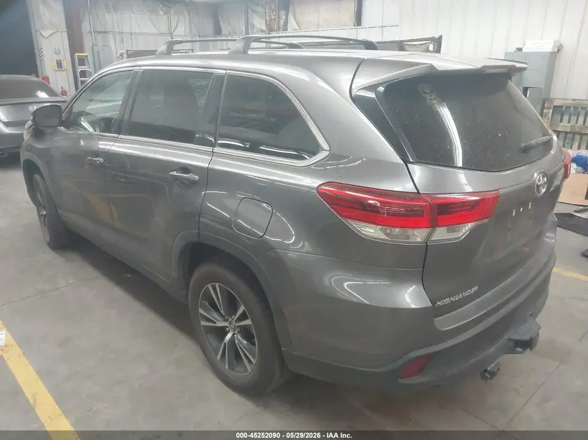 2019 TOYOTA HIGHLANDER LE