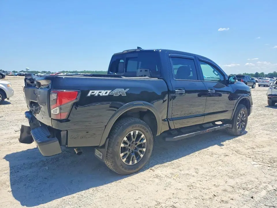 2024 NISSAN TITAN PRO-4X  
