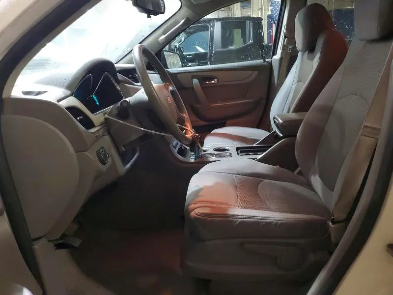 2013 CHEVROLET TRAVERSE LS  