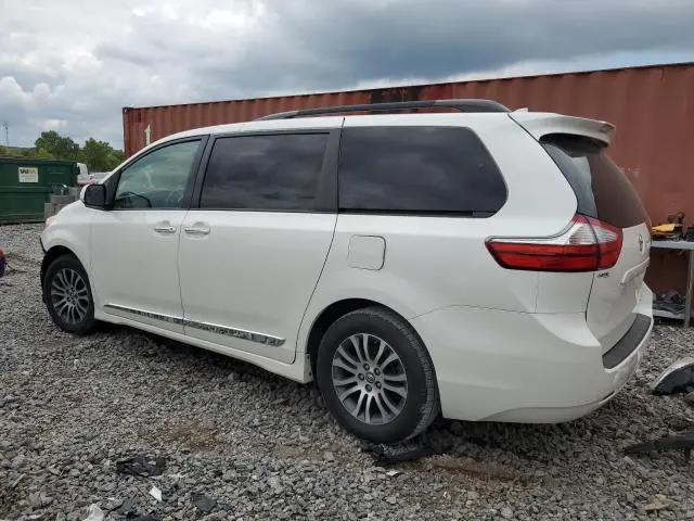 2018 TOYOTA SIENNA XLE