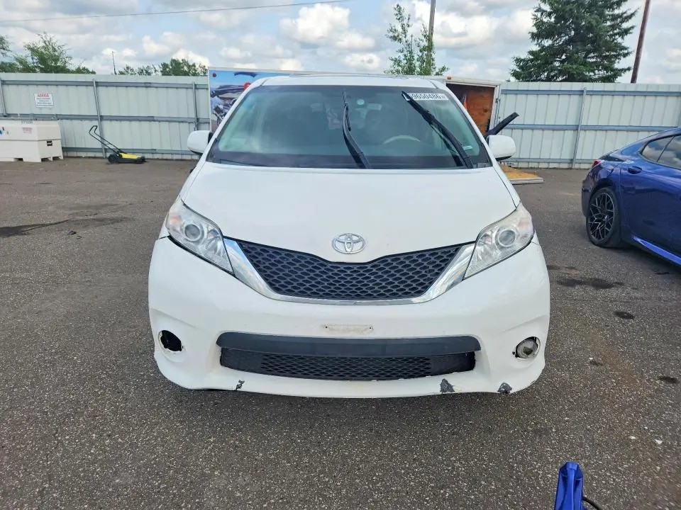 2011 TOYOTA SIENNA SPORT  