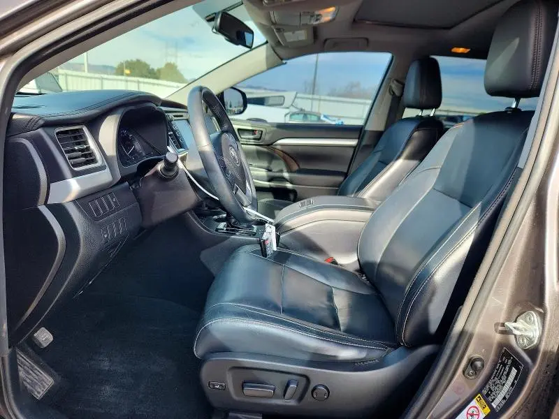 2016 TOYOTA HIGHLANDER XLE  