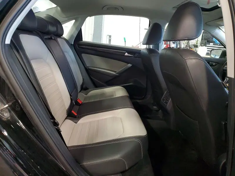 2015 VOLKSWAGEN PASSAT SE  