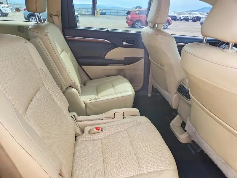 2017 TOYOTA HIGHLANDER LIMITED PLATINUM  