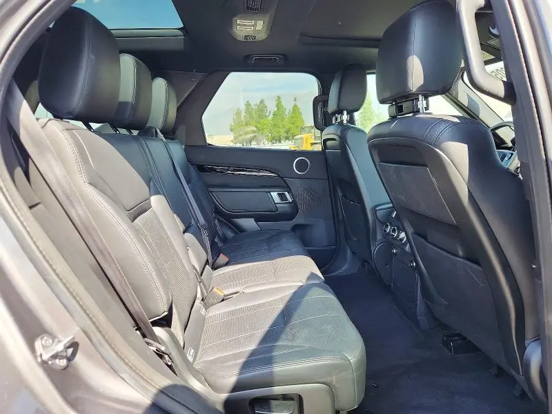 2019 LAND ROVER DISCOVERY SE  