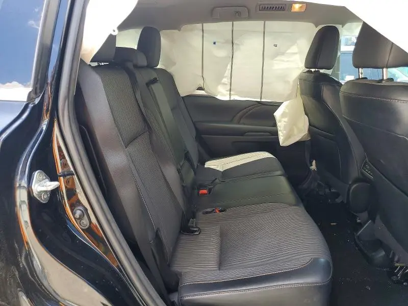 2016 TOYOTA HIGHLANDER LE PLUS  