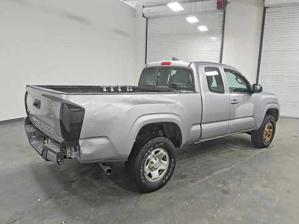 2018 TOYOTA TACOMA SR  