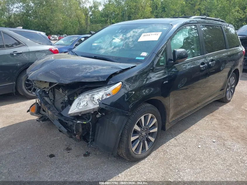 2020 TOYOTA SIENNA XLE