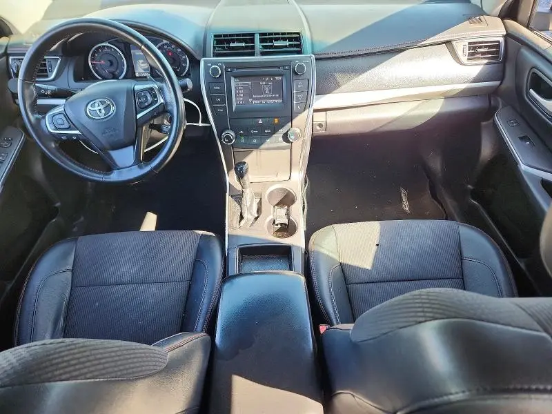 2016 TOYOTA CAMRY SE  