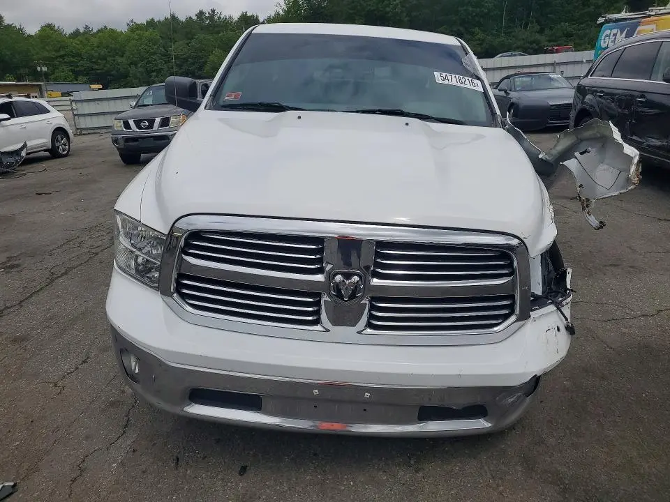 2016 RAM 1500 SLT  