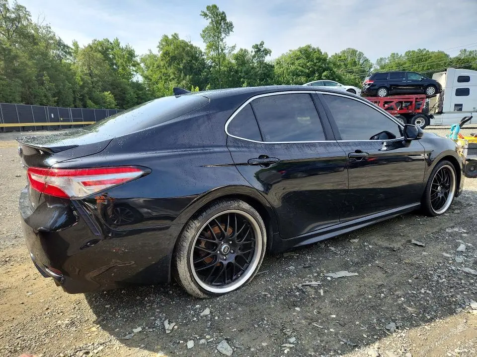 2019 TOYOTA CAMRY SE  