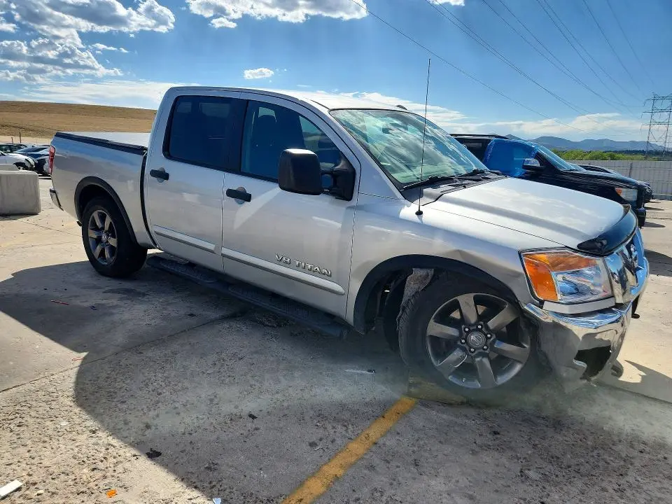 2015 NISSAN TITAN SV  