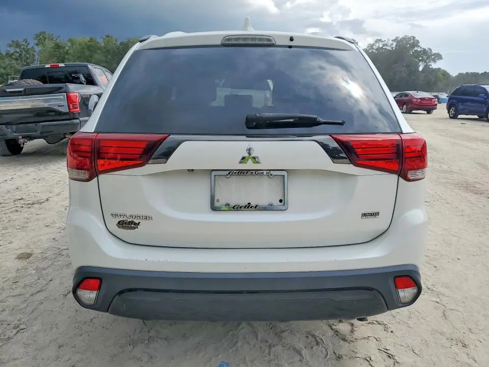 2020 MITSUBISHI OUTLANDER SE  