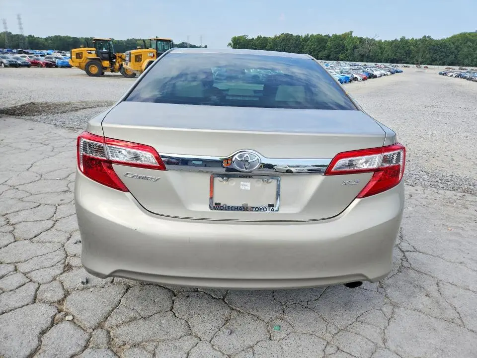 2013 TOYOTA CAMRY XLE  
