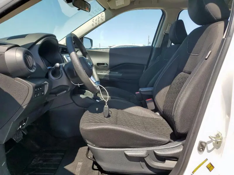2021 NISSAN KICKS S  
