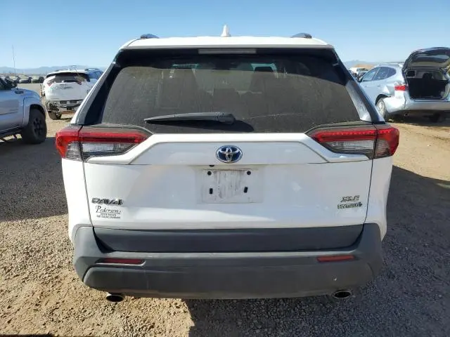 2020 TOYOTA RAV4 XLE  