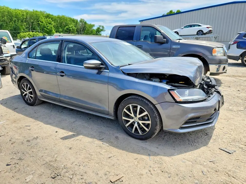 2017 VOLKSWAGEN JETTA SE  