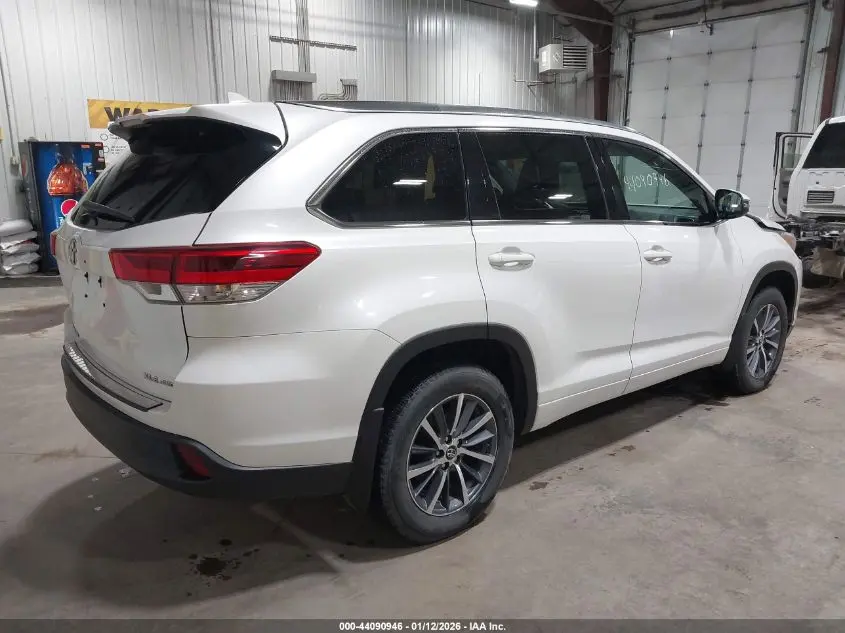 2017 TOYOTA HIGHLANDER XLE