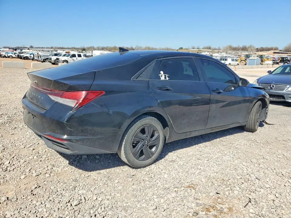 2022 HYUNDAI ELANTRA   