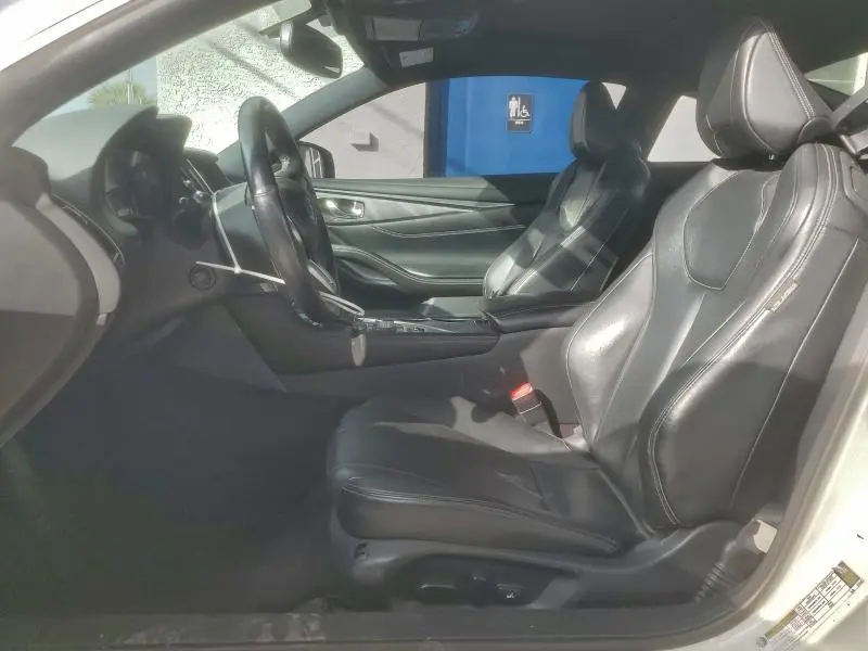 2018 INFINITI Q60 LUXE 300  