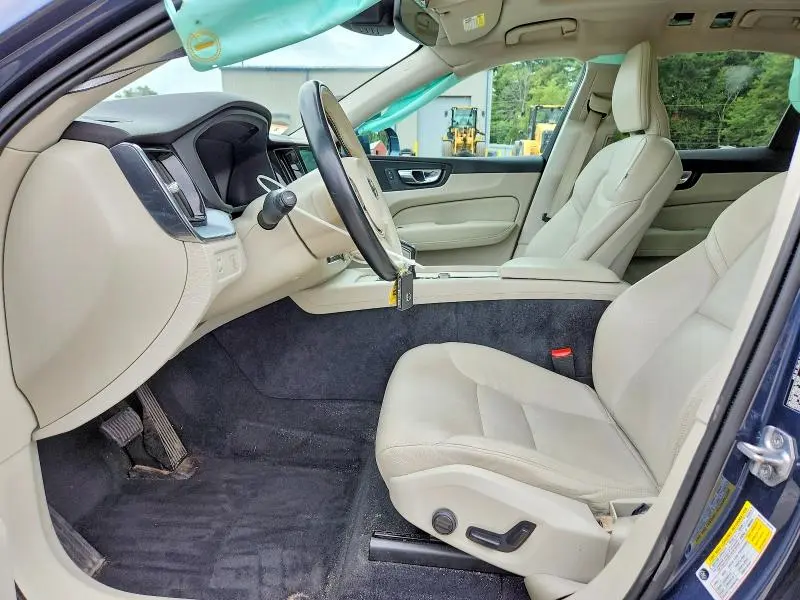 2020 VOLVO XC60 T5 MOMENTUM  