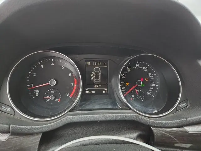 2016 VOLKSWAGEN PASSAT SE  